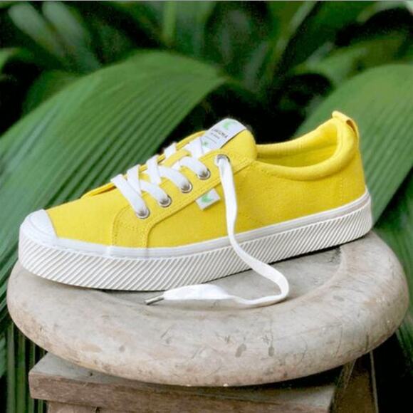 Cariuma Shoes - Cariuma size 8 Yellow OCA low canvas Sneakers